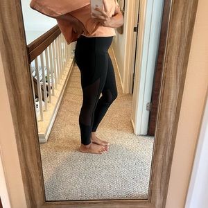 Lululemon wunder under *with tech mesh